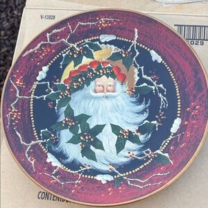 Home Interiors Santa Holiday Plate - Red and Green